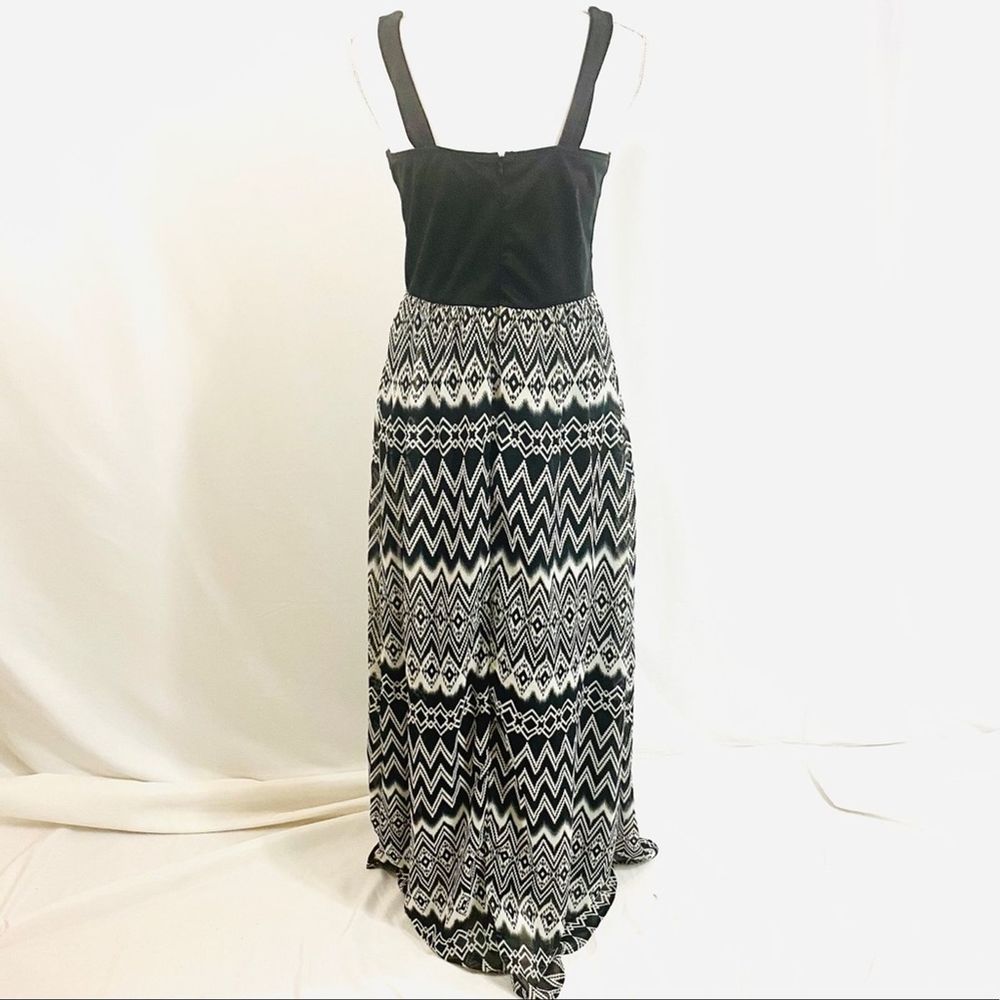 New Look Black & White Chevron Maxi Dress - Picture 9 of 10